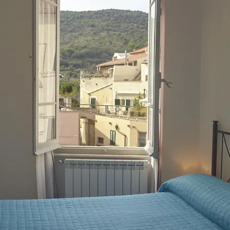 招待所 Giardinidivale A 2 Chilometri Da Finale Ligure 3*