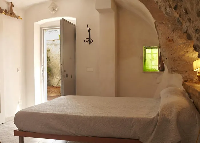 Pensionat Giardinidivale A 2 Chilometri Da Finale Ligure